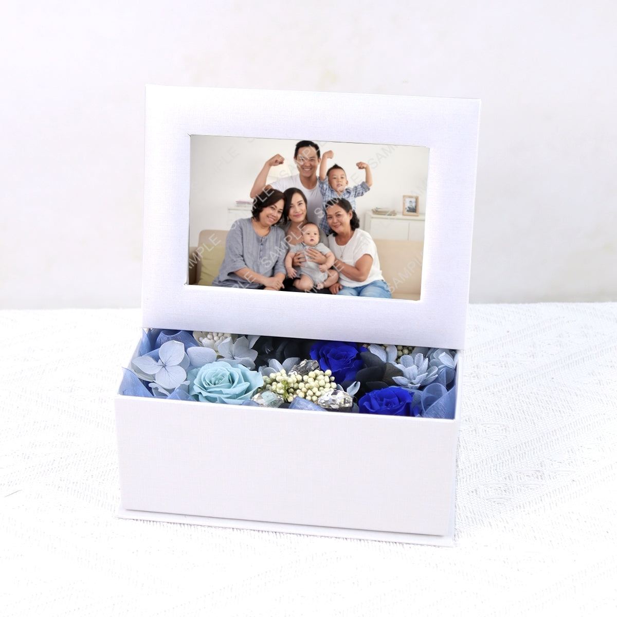 MDPG2568 Serene Moments (Preserved Flowers Box with Personalised Photo)