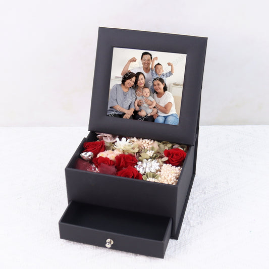 MDPG2567 Timeless Treasure (Preserved Flowers Jewellery Box with Personalised Photo)